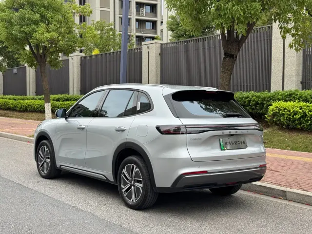 Geely Galaxy Starship 7 EM-i — Фото автомобиля 8