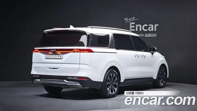 Kia Carnival Generation 4 — Фото автомобиля 2