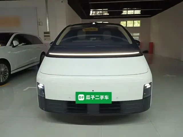Li Auto MEGA — Фото автомобиля 2