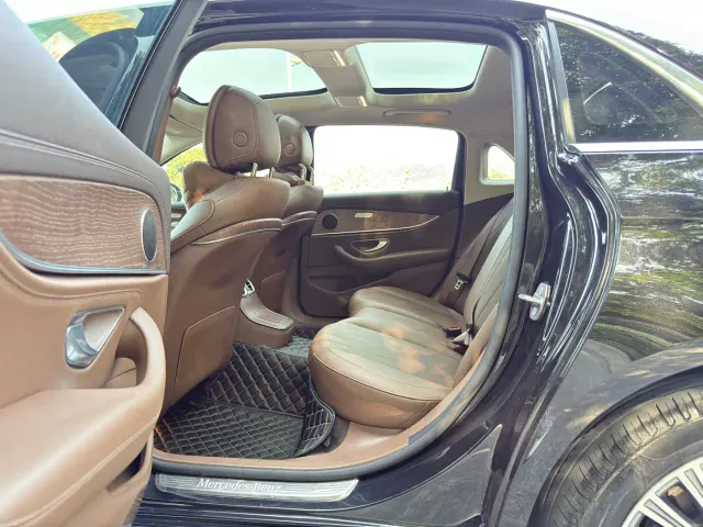 Mercedes-Benz E-Class — Фото автомобиля 7