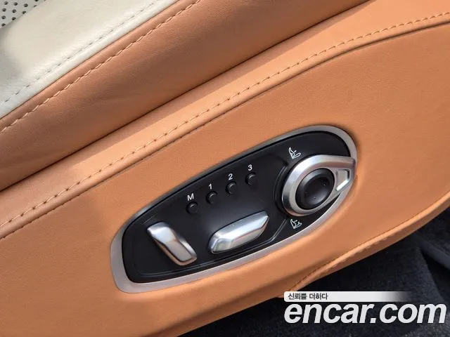Aston Martin DBX — Фото автомобиля 17