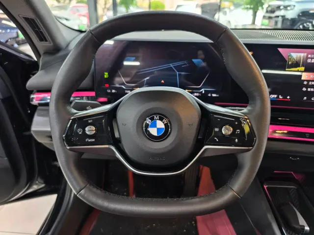BMW i5 — Фото автомобиля 9