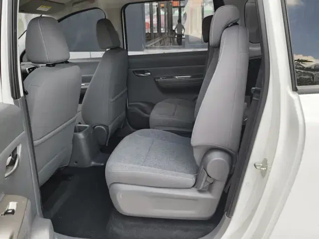 Wuling Hongguang — Фото автомобиля 11