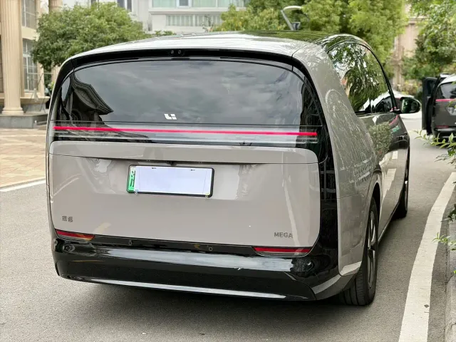 Li Auto MEGA — Фото автомобиля 5
