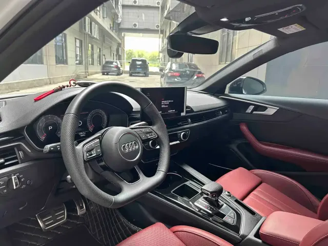 Audi A4L — Фото автомобиля 15