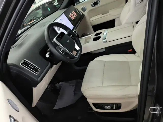 Li Auto L9 — Фото автомобиля 14