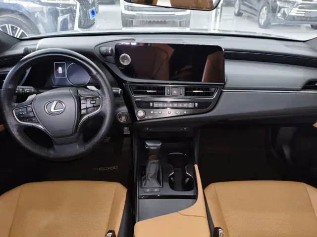 Lexus ES — Фото автомобиля 13