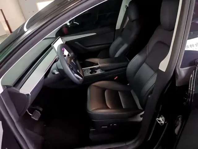 Tesla Model Y — Фото автомобиля 14