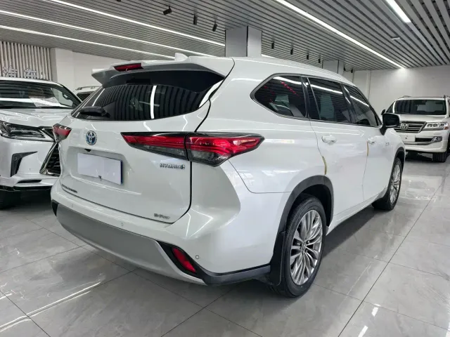 Toyota Highlander — Фото автомобиля 10
