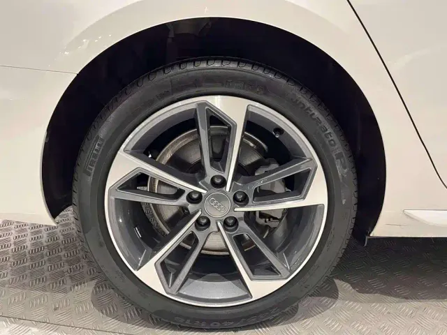 Audi A4L — Фото автомобиля 6