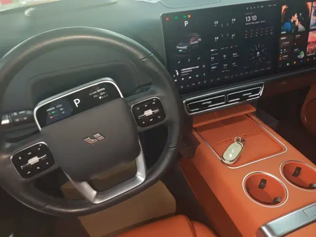 Li Auto L8 — Фото автомобиля 13