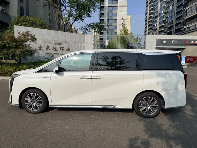 GAC Trumpchi M8 — Фото автомобиля 6