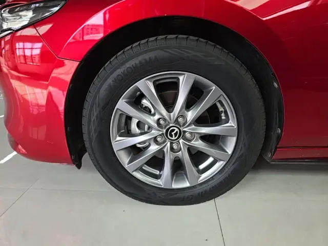 Mazda Axela — Фото автомобиля 24