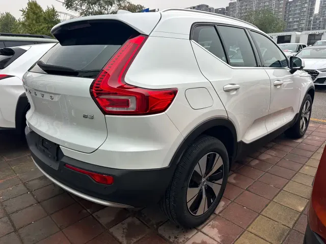 Volvo XC40 — Фото автомобиля 9