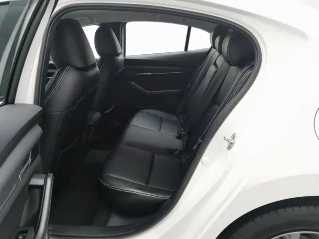 Mazda Axela — Фото автомобиля 15