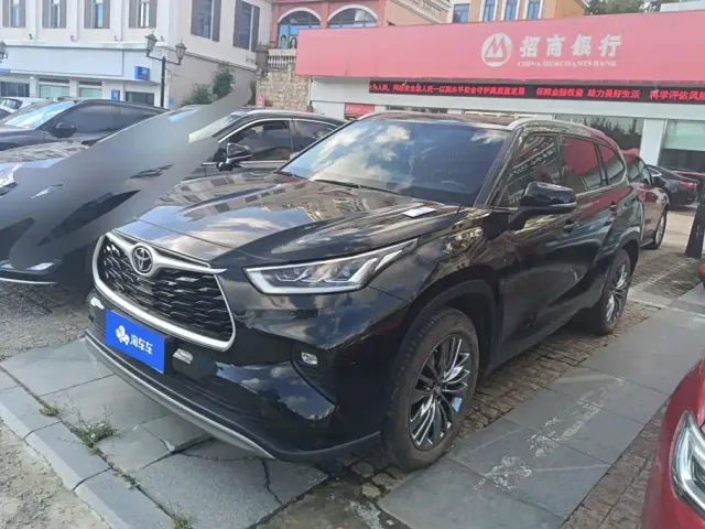 Фотография автомобиля — Toyota Highlander