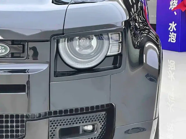 Land Rover Defender — Фото автомобиля 6