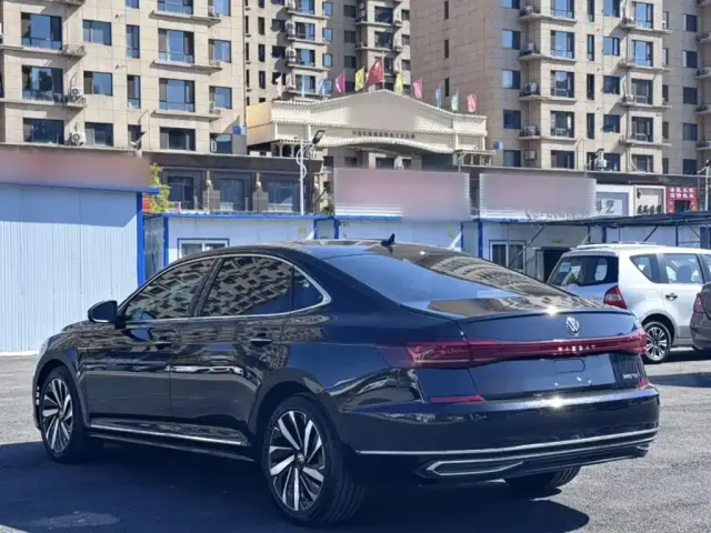 Volkswagen Passat — Фото автомобиля 12