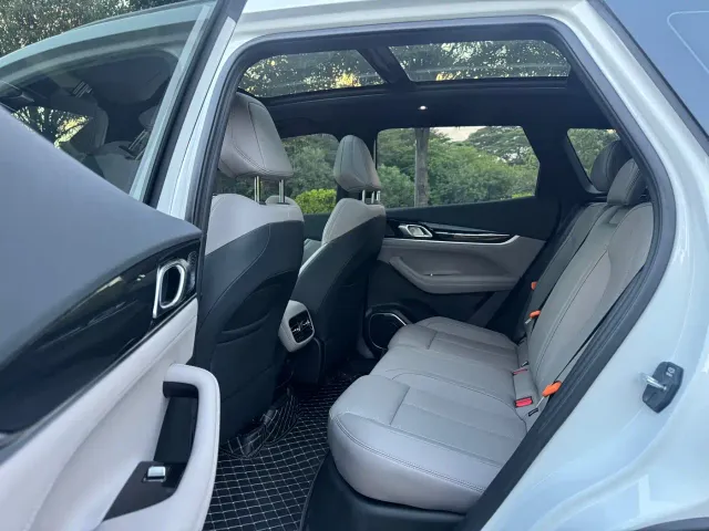 Geely Boyue L — Фото автомобиля 9