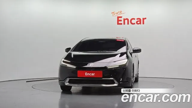 Toyota Prius Generation 5 — Фото автомобиля 2