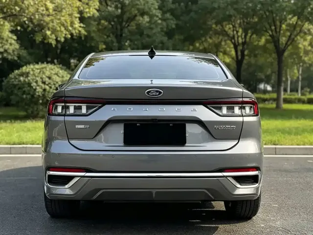 Ford Mondeo — Фото автомобиля 5