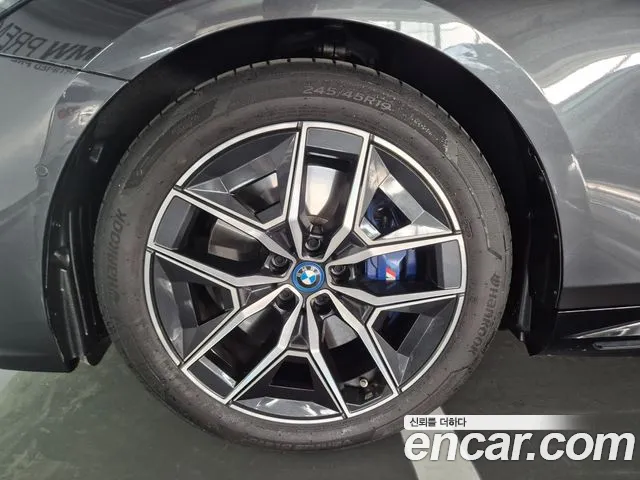 BMW i5 G60 — Фото автомобиля 5