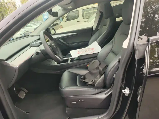 Tesla Model Y — Фото автомобиля 14