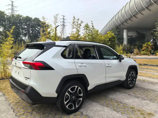 Toyota RAV4 — Фото автомобиля 8