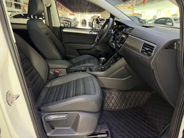 Volkswagen Touran 2021 Touran L 280TSI DSG Comfort Edition 7-seater — Фото автомобиля 6