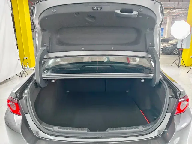 Mazda Axela — Фото автомобиля 15