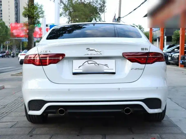 Jaguar XEL — Фото автомобиля 6