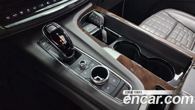 Cadillac Escalade Generation 5 — Фото автомобиля 9