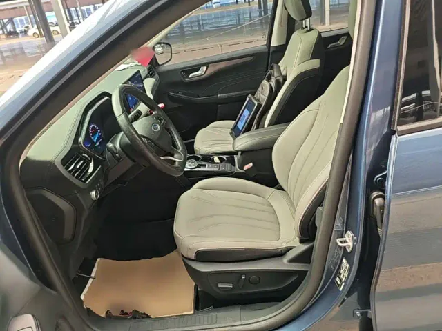 Ford Escape — Фото автомобиля 14