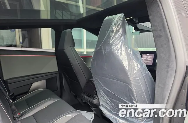 Tesla Cybertruck — Фото автомобиля 9