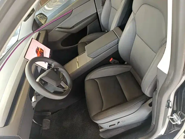 Tesla Model Y — Фото автомобиля 14