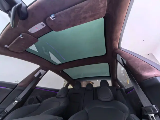Tesla Model 3 — Фото автомобиля 12