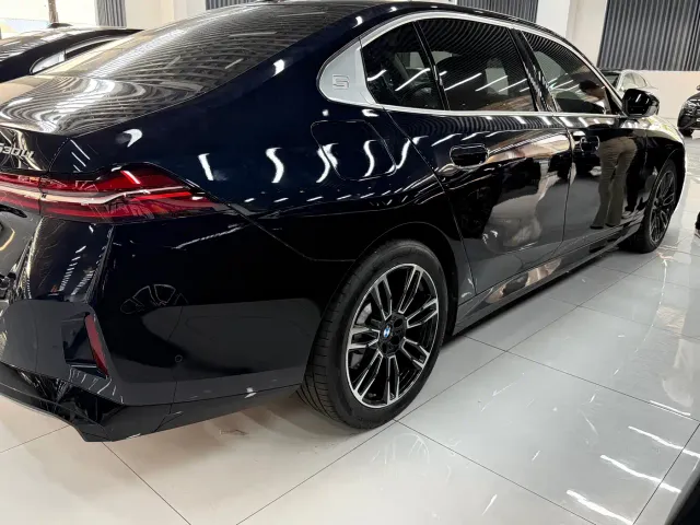 BMW 5 Series — Фото автомобиля 4