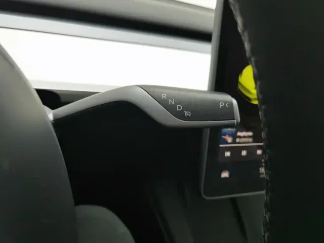 Tesla Model Y — Фото автомобиля 13