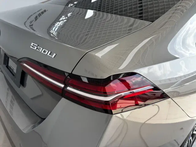 BMW 5 Series — Фото автомобиля 8