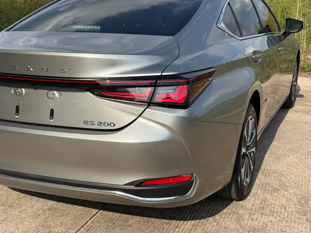 Lexus ES — Фото автомобиля 13