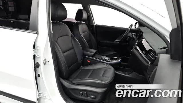 Kia Niro — Фото автомобиля 17