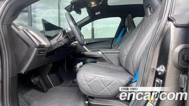 BMW iX — Фото автомобиля 10
