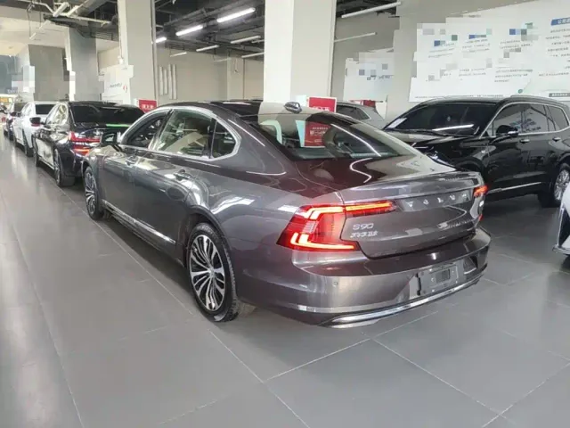 Volvo S90 — Фото автомобиля 4