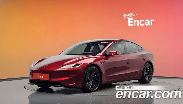 Фотография автомобиля — Tesla Model 3