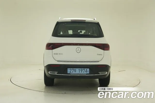 Mercedes-Benz EQB — Фото автомобиля 4