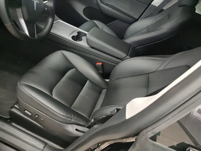 Tesla Model Y — Фото автомобиля 14