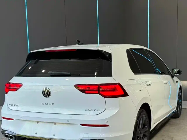 Volkswagen Golf — Фото автомобиля 8
