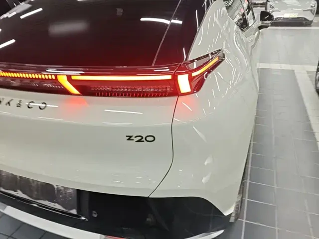 Lynk & Co Z20 — Фото автомобиля 7