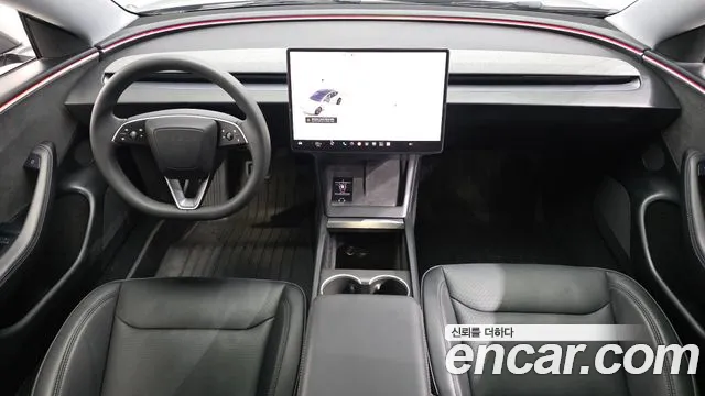 Tesla Model 3 — Фото автомобиля 10