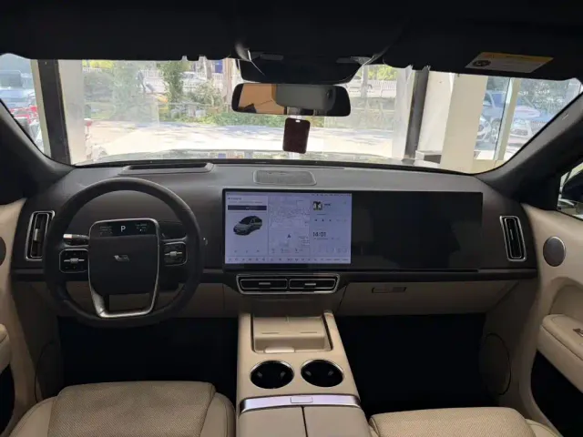 Li Auto L8 — Фото автомобиля 6